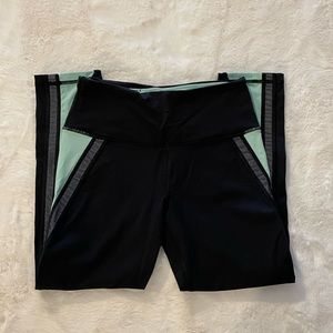 Victoria’s Secret Knockout Capri Leggings